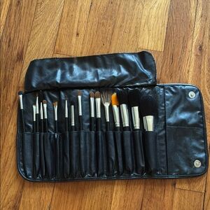 Black Makeup Brush Set with Case